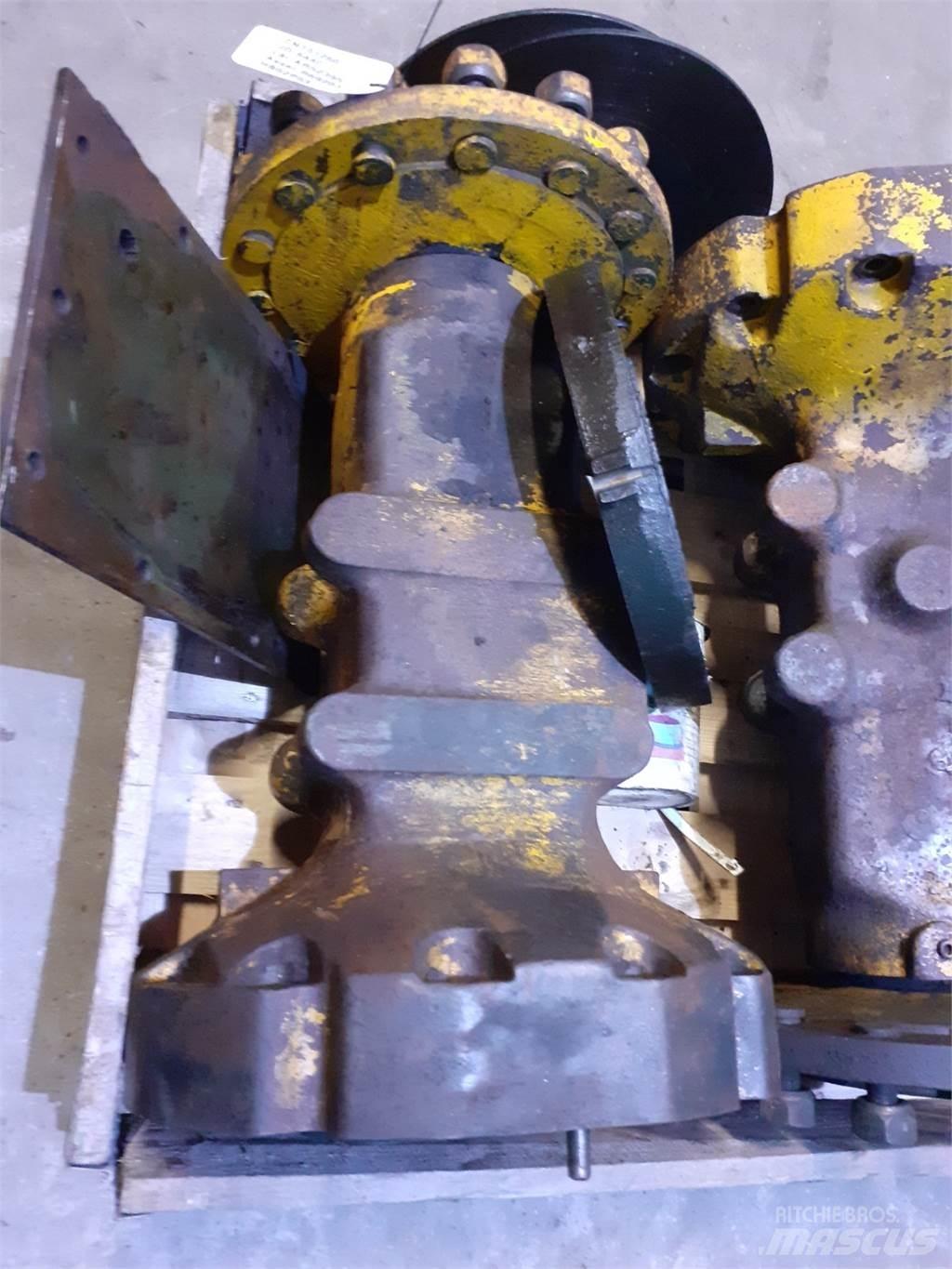 John Deere 644C Mosty, wały i osie
