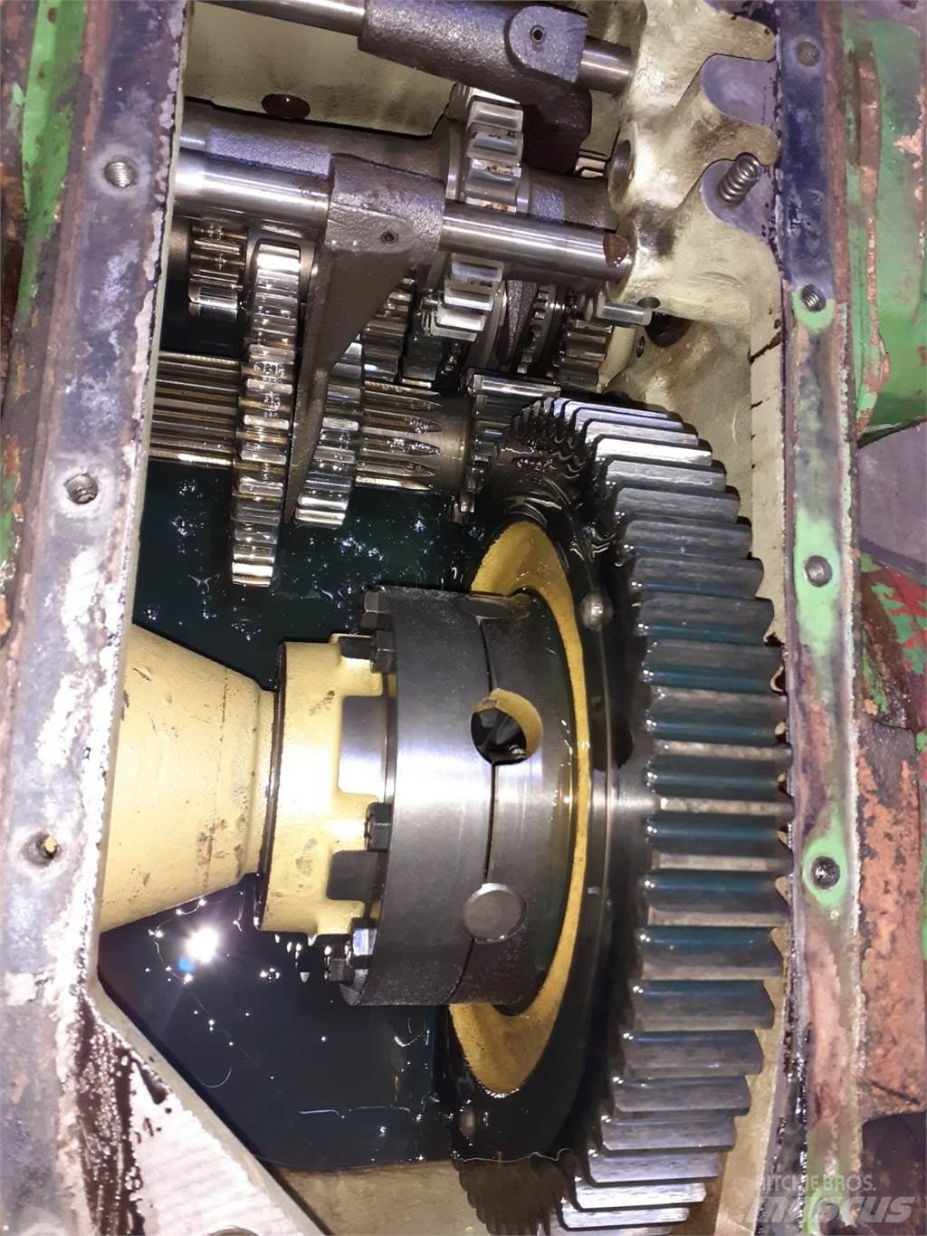 John Deere 975 Przekładnie