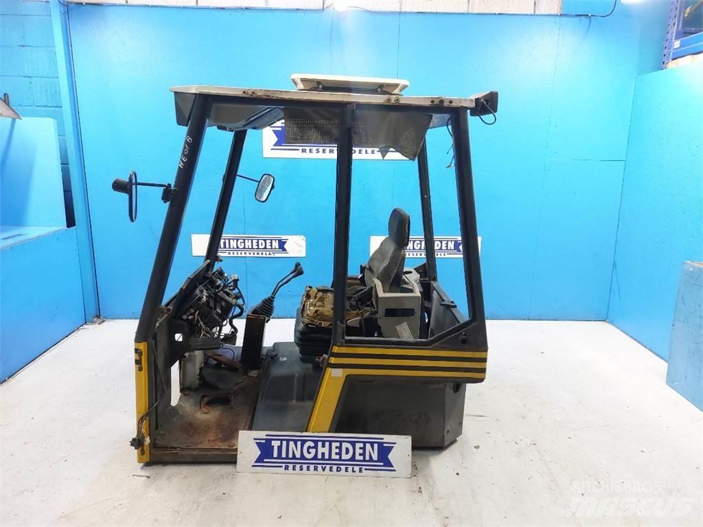 Kramer 712 Kabiny i wnętrze