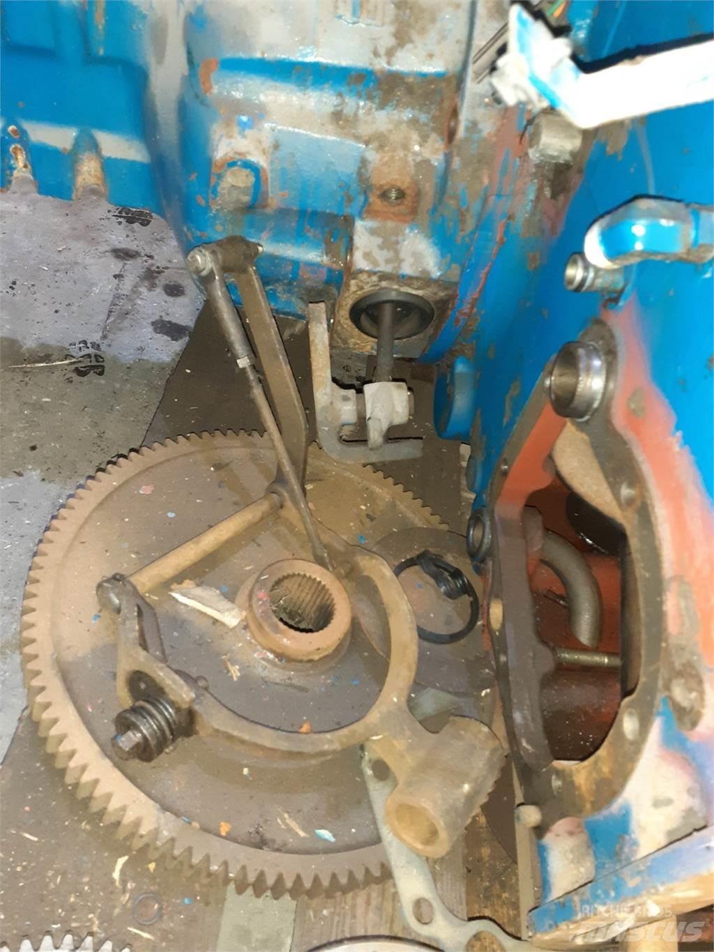 New Holland 8340 Przekładnie