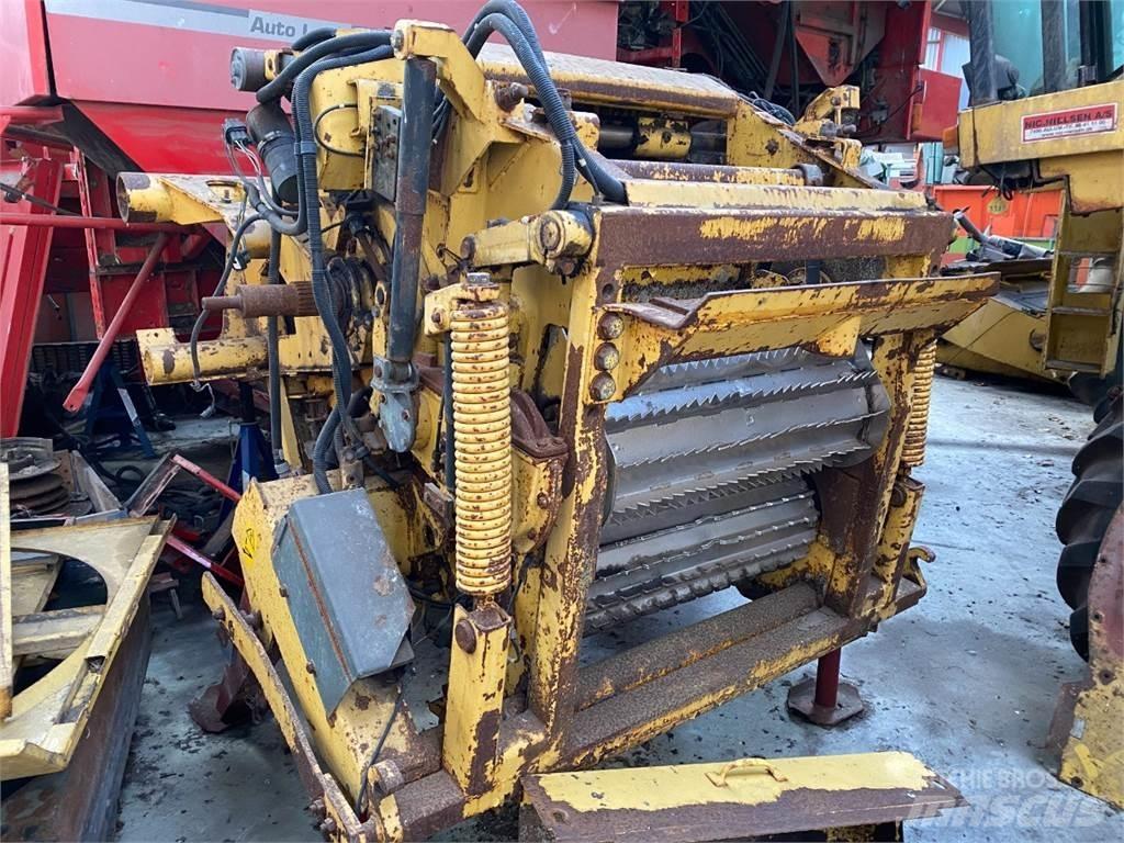 New Holland FX38 Osprzęt do słomy