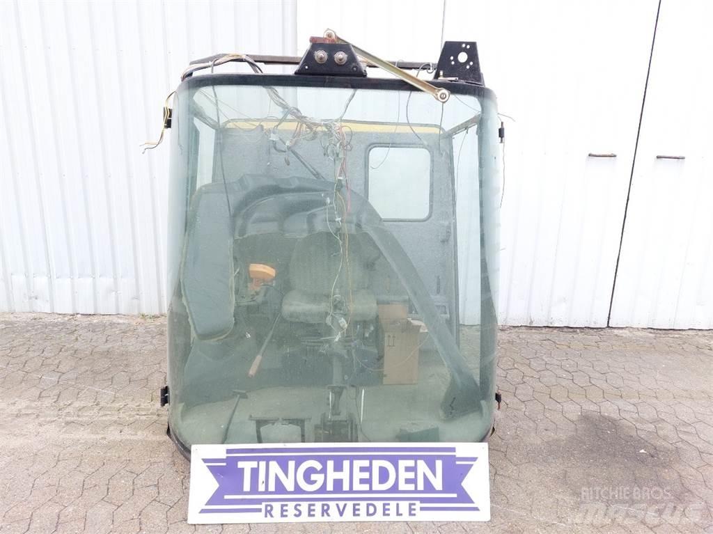 New Holland TF78 Kabina i wnętrze