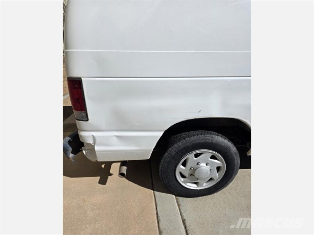 Ford E150 Busy / Vany