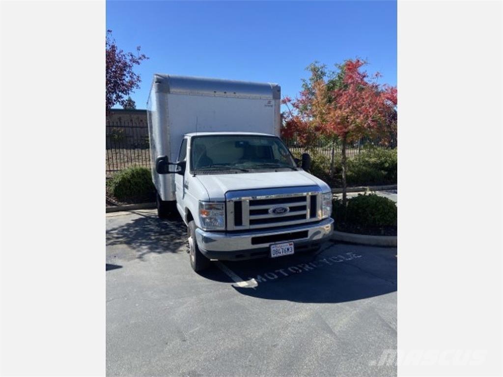 Ford E350 Samochody ciężarowe ze skrzynią zamkniętą