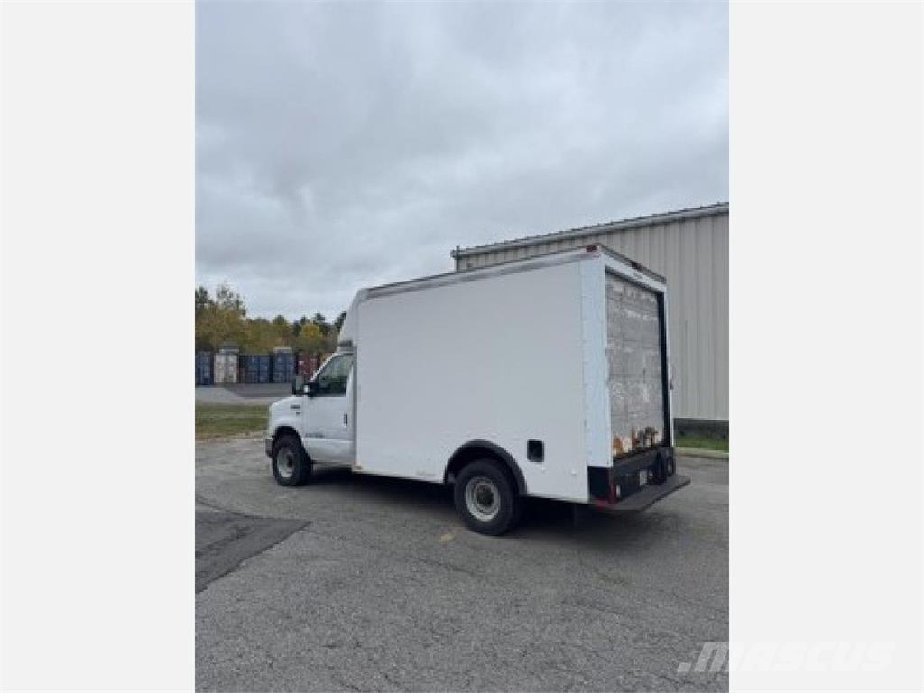 Ford E350 Samochody ciężarowe ze skrzynią zamkniętą