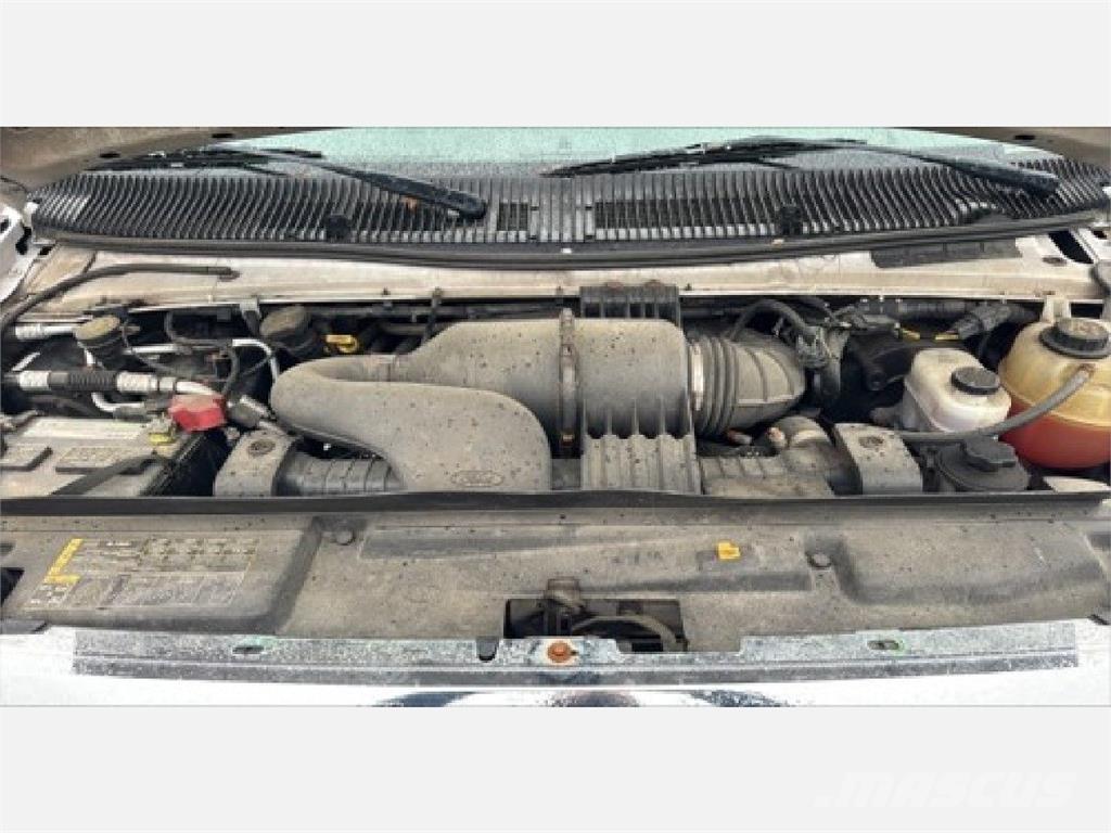 Ford E350 Samochody ciężarowe ze skrzynią zamkniętą