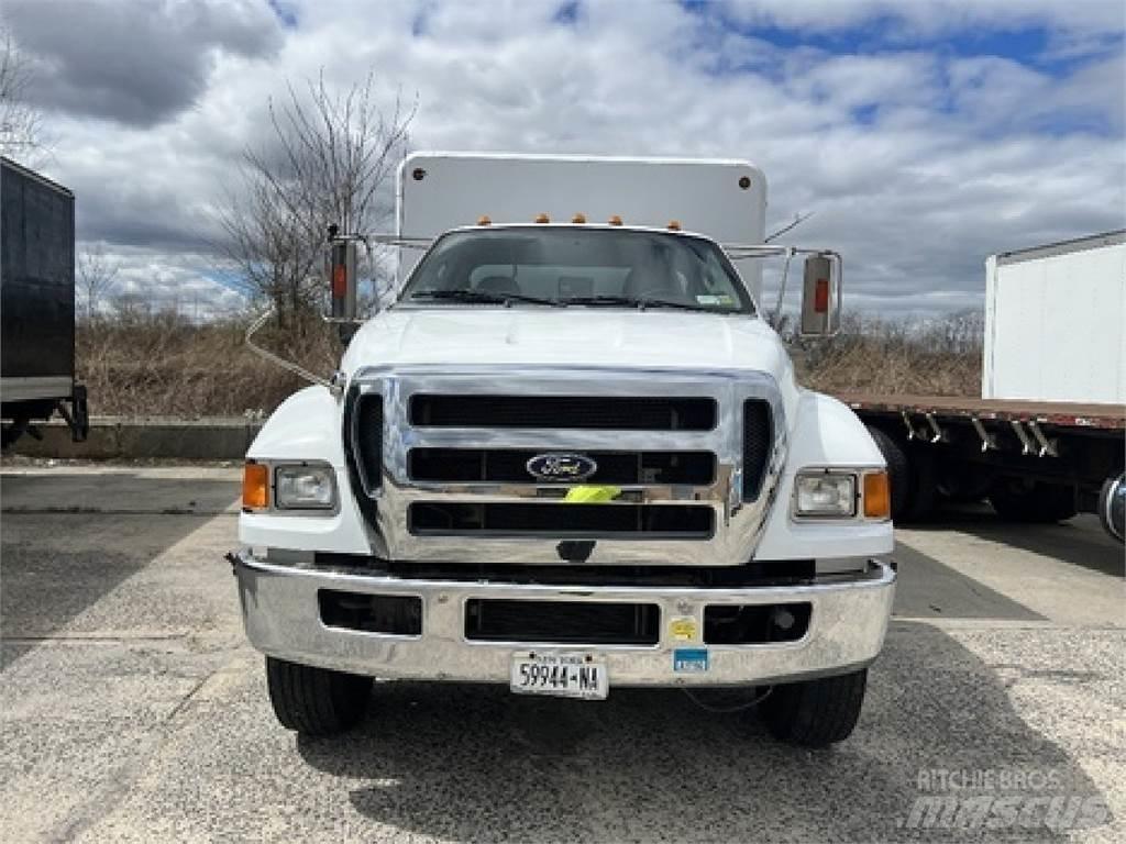 Ford F750 Samochody do transportu napojów