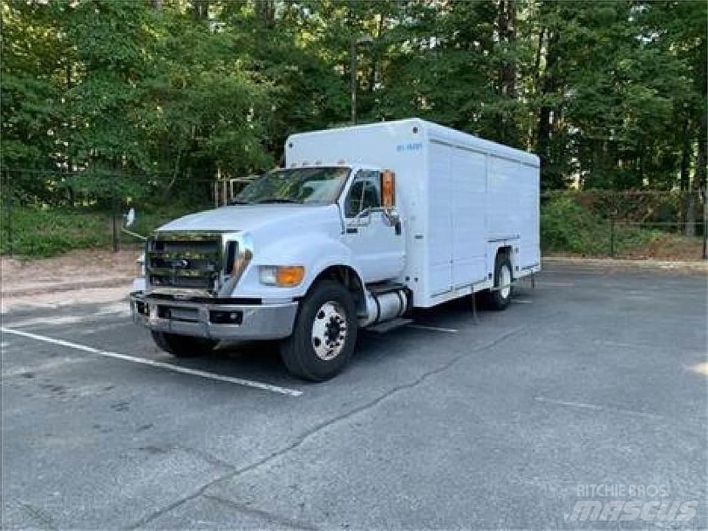Ford F750 Samochody do transportu napojów
