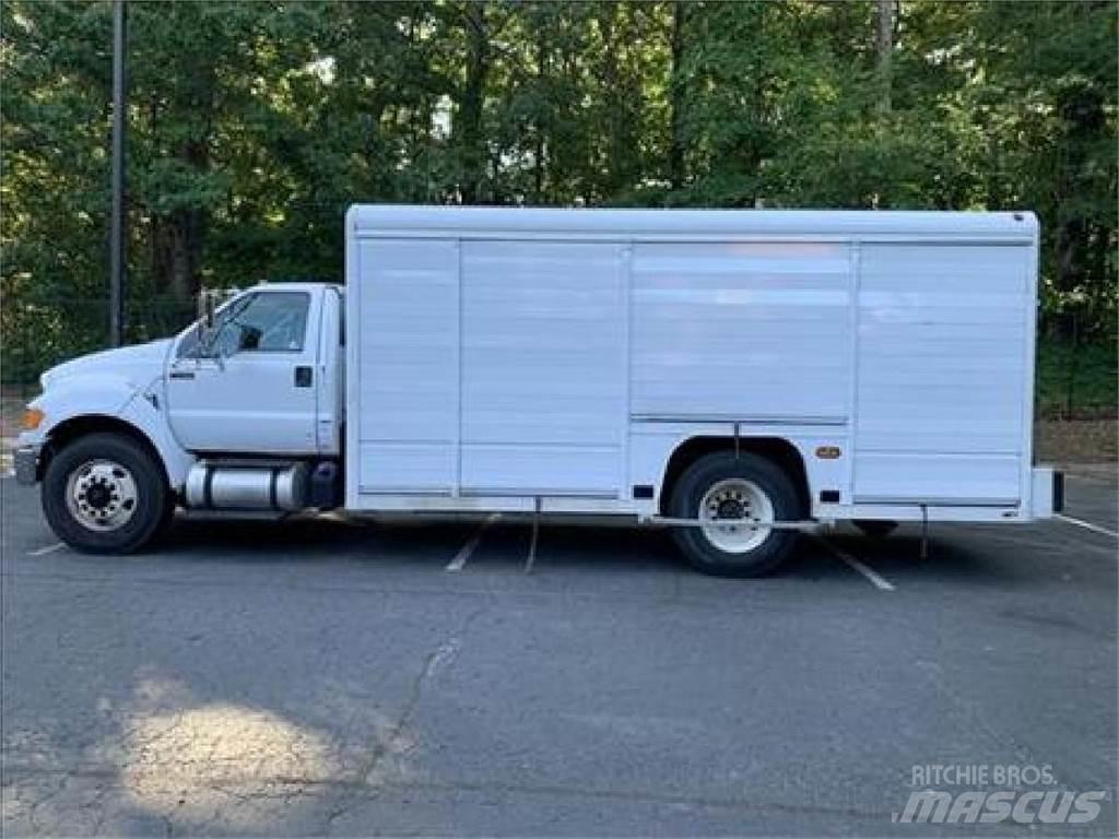 Ford F750 Samochody do transportu napojów