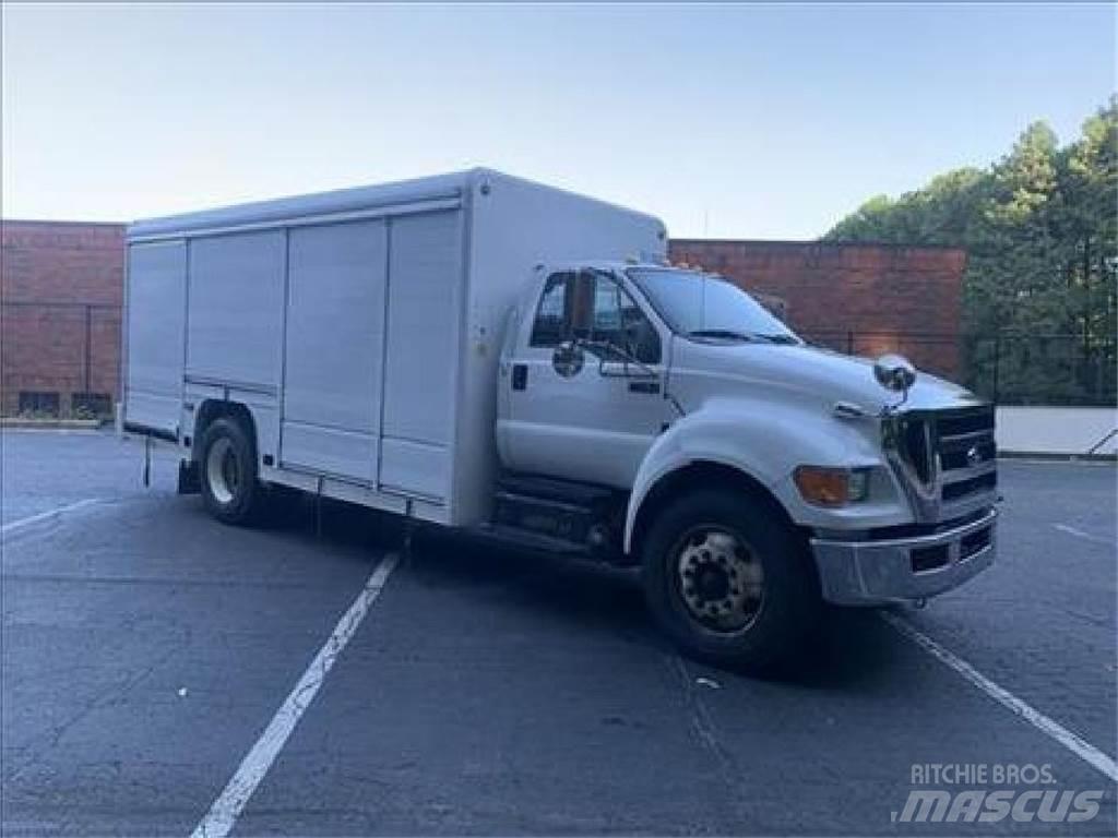 Ford F750 Samochody do transportu napojów
