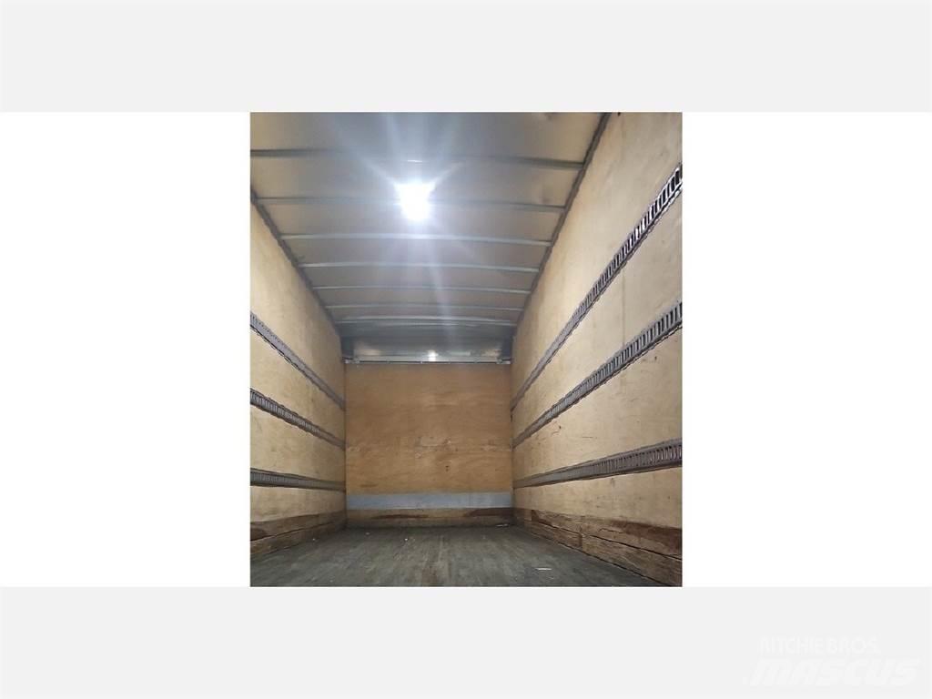 Freightliner M2 Samochody ciężarowe ze skrzynią zamkniętą