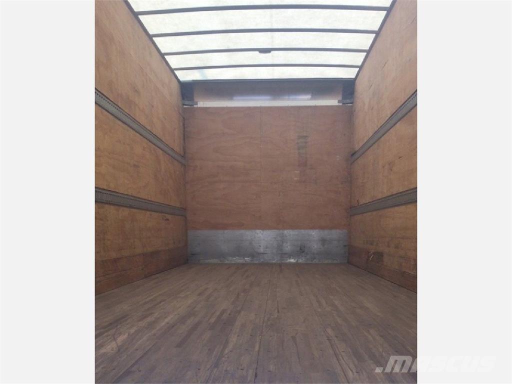 Freightliner M2 Samochody ciężarowe ze skrzynią zamkniętą