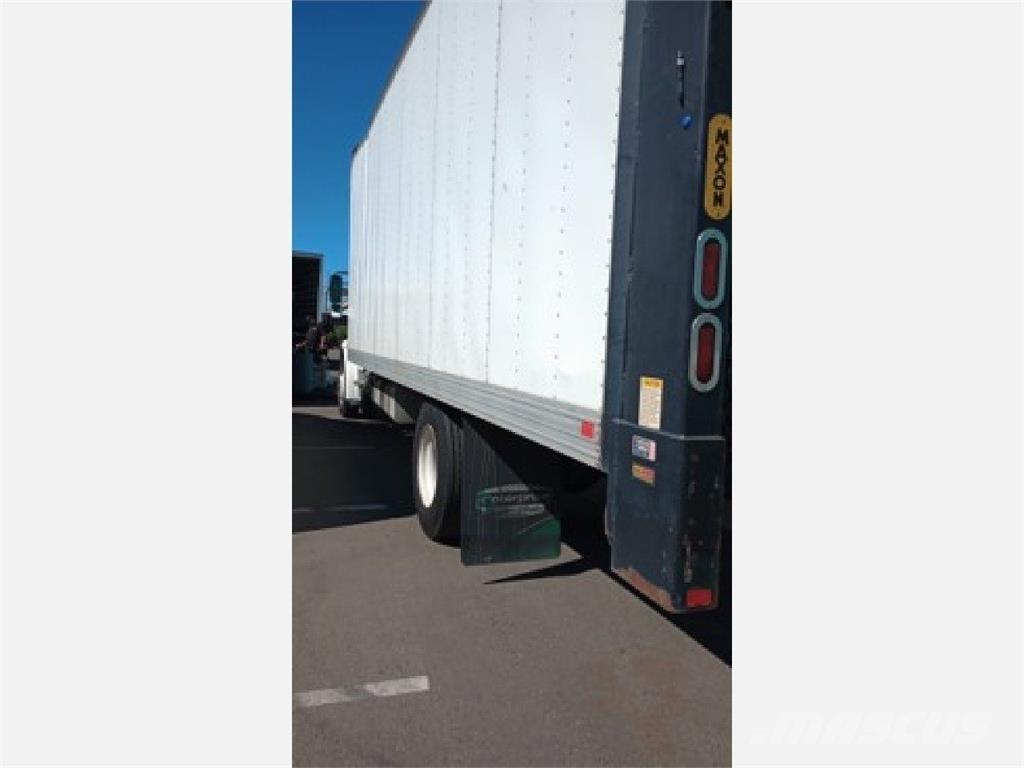 Freightliner M2 Samochody ciężarowe ze skrzynią zamkniętą
