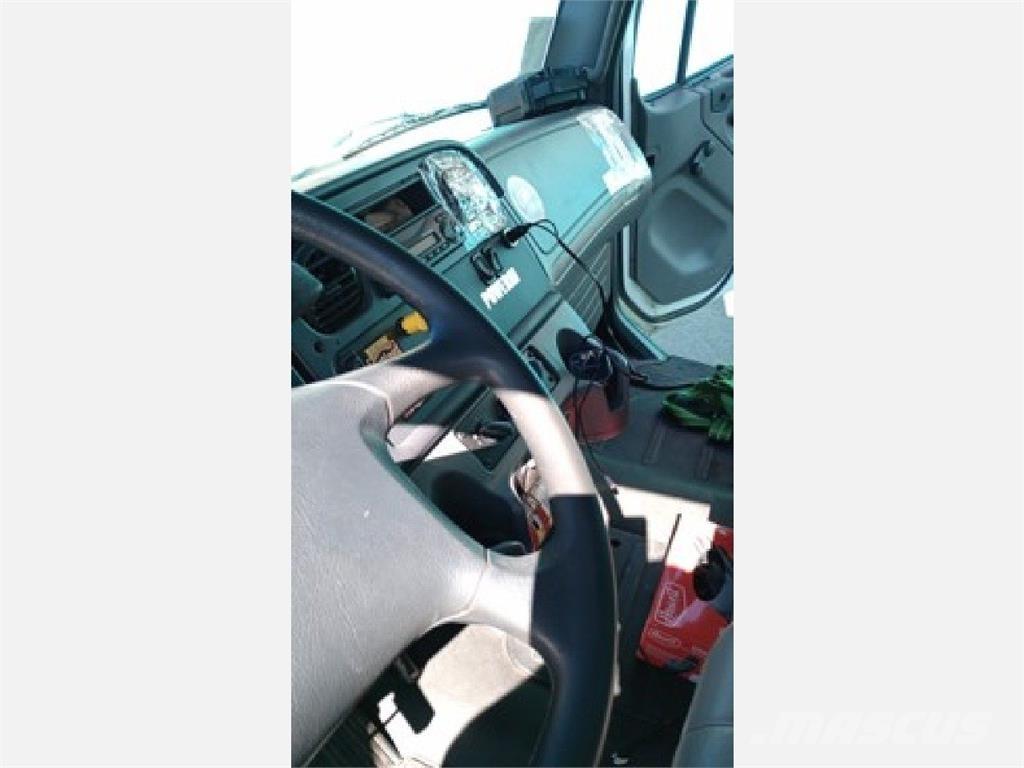 Freightliner M2 Samochody ciężarowe ze skrzynią zamkniętą