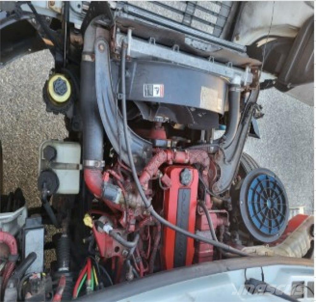 Freightliner M2 Samochody ciężarowe ze skrzynią zamkniętą