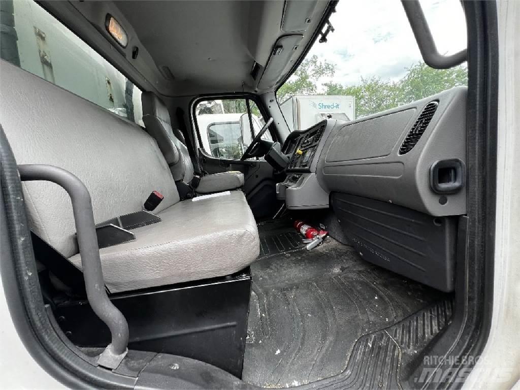 Freightliner M2-106 Samochody ciężarowe ze skrzynią zamkniętą