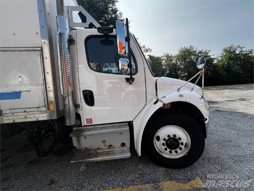 Freightliner M2-106 Samochody ciężarowe ze skrzynią zamkniętą