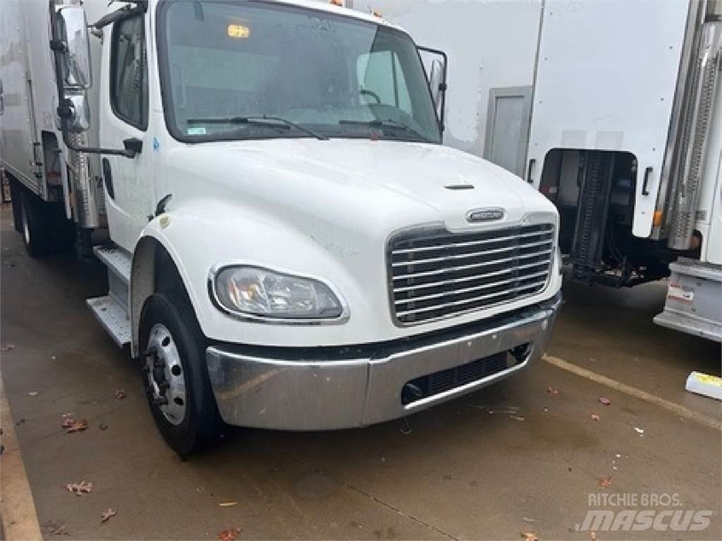 Freightliner M2-106 Samochody ciężarowe ze skrzynią zamkniętą