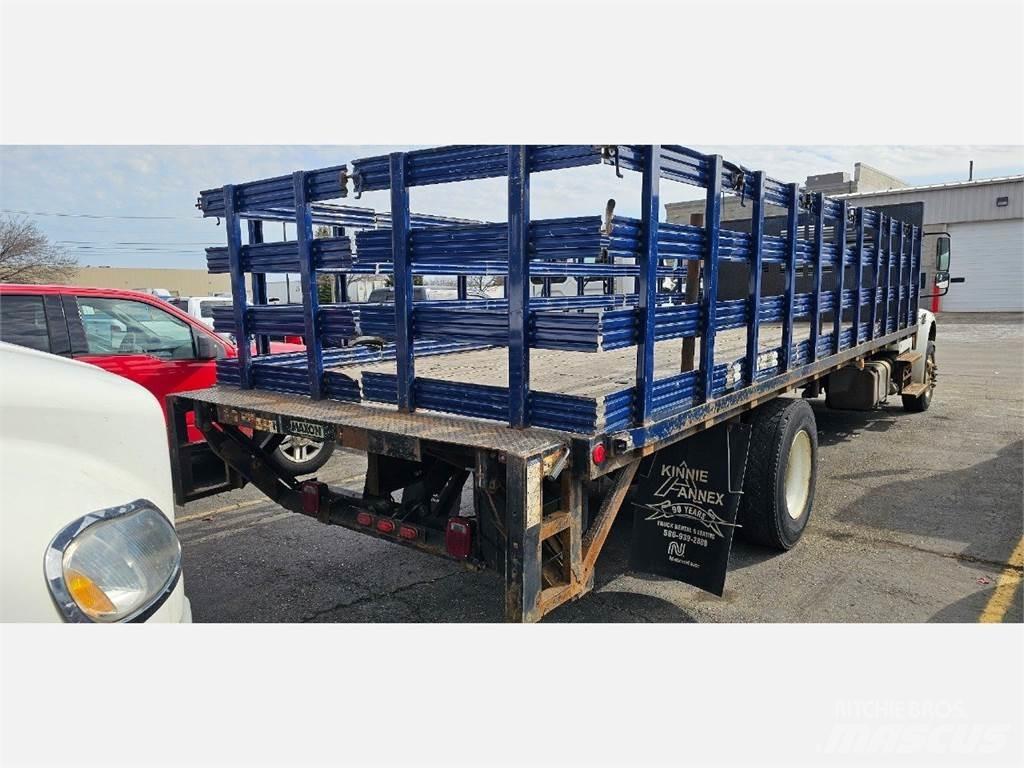 Freightliner M2 106 Ciężarówki typu Platforma / Skrzynia