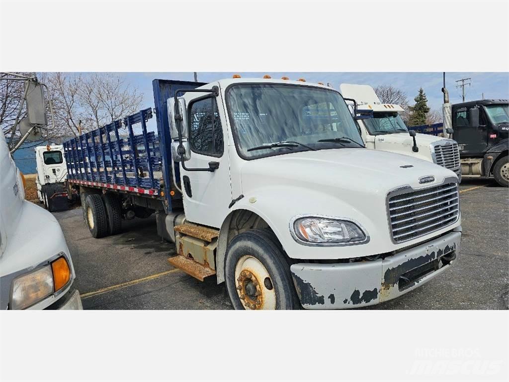 Freightliner M2 106 Ciężarówki typu Platforma / Skrzynia