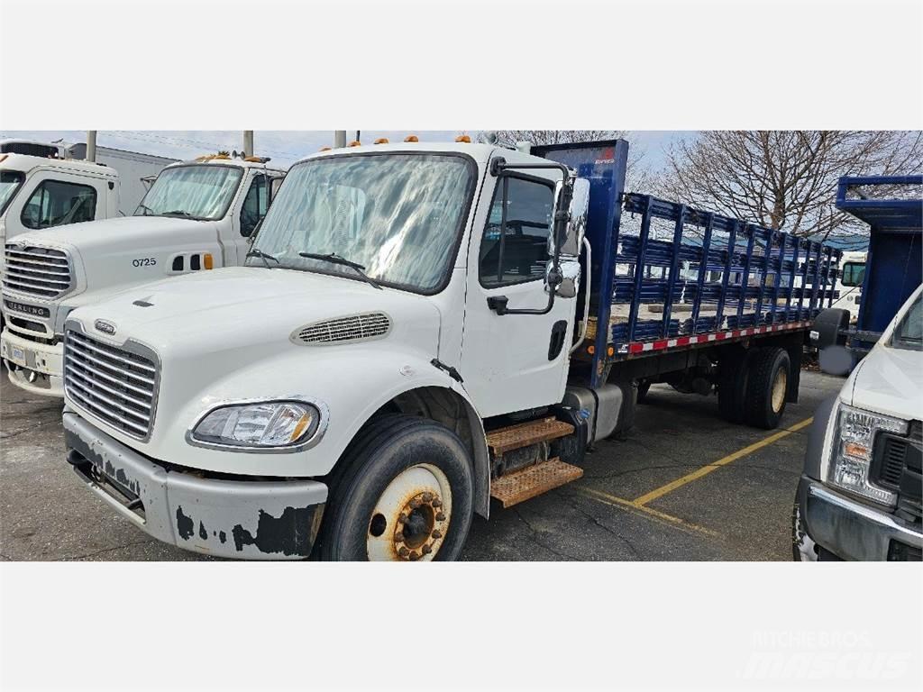 Freightliner M2 106 Ciężarówki typu Platforma / Skrzynia