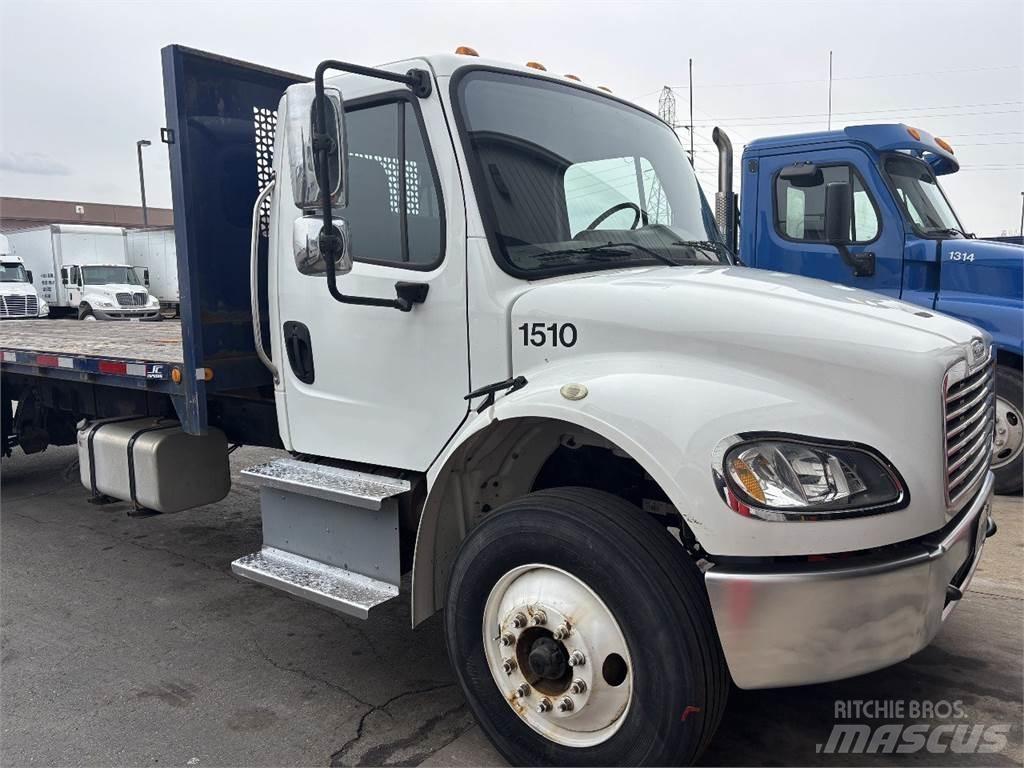 Freightliner M2 106 Ciężarówki typu Platforma / Skrzynia