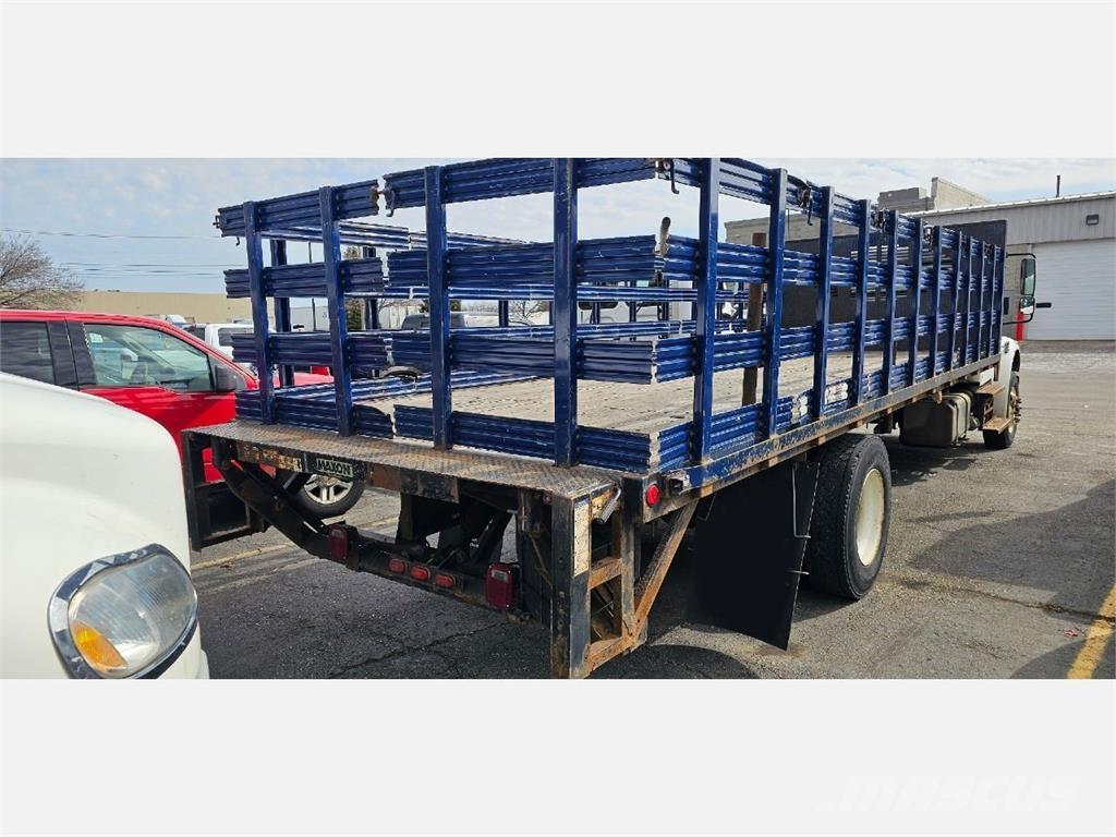 Freightliner M2 106 Ciężarówki typu Platforma / Skrzynia