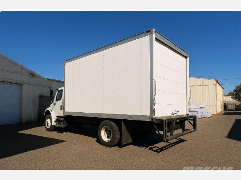 Freightliner M2 106 Samochody ciężarowe ze skrzynią zamkniętą