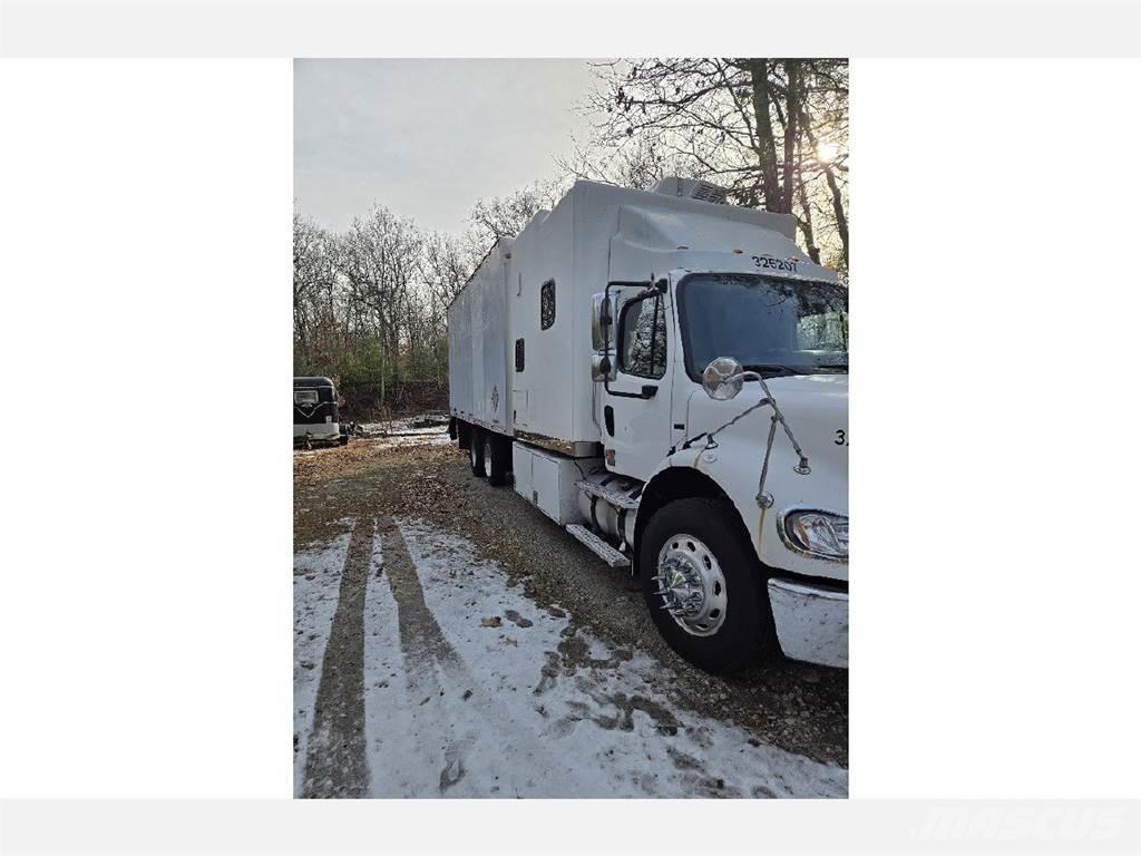 Freightliner M2-112 Samochody ciężarowe ze skrzynią zamkniętą