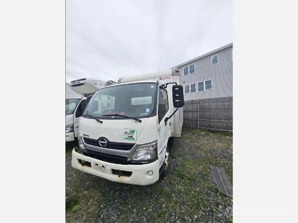 Hino 195 Samochody ciężarowe ze skrzynią zamkniętą