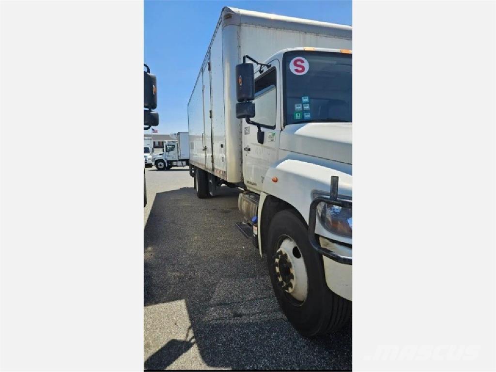 Hino 268 Samochody ciężarowe ze skrzynią zamkniętą
