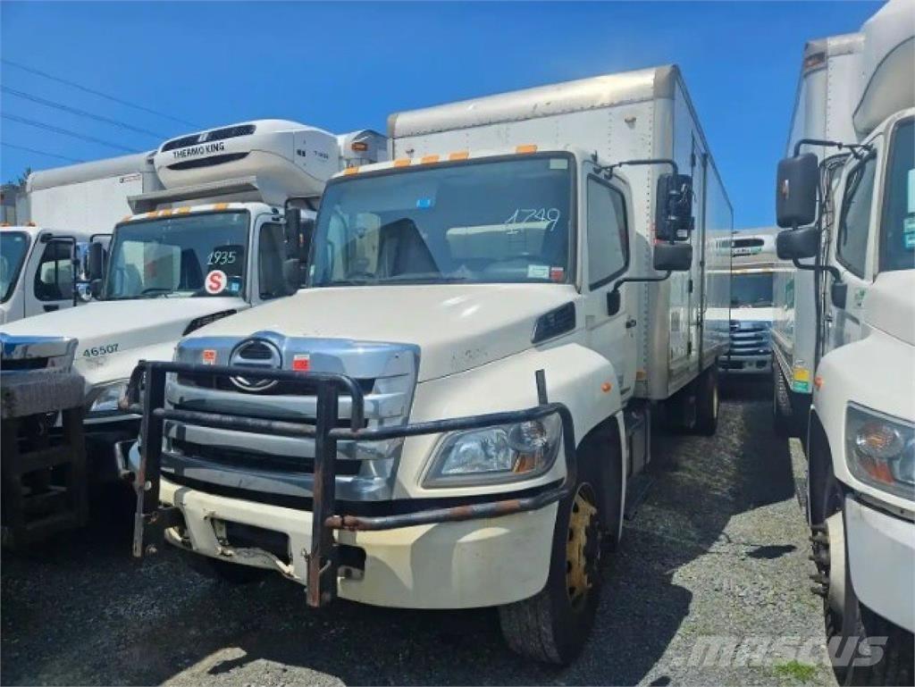 Hino 268 Samochody ciężarowe ze skrzynią zamkniętą