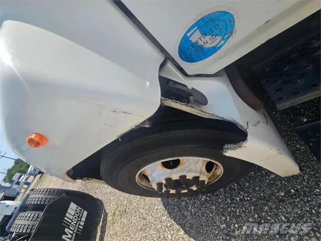 Hino 268 Samochody ciężarowe ze skrzynią zamkniętą