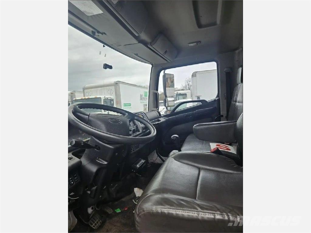 Hino 268 Samochody ciężarowe ze skrzynią zamkniętą