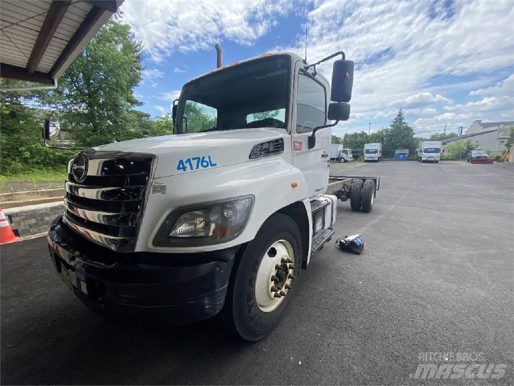 Hino 338 Pojazdy pod zabudowę