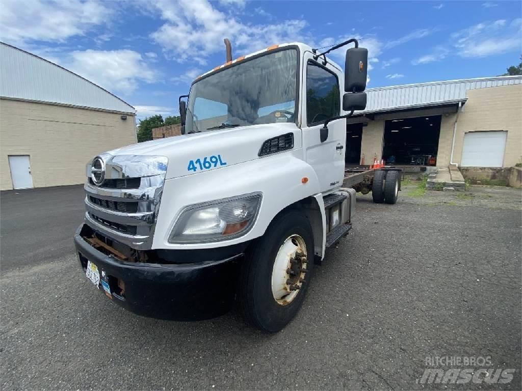 Hino 338 Pojazdy pod zabudowę