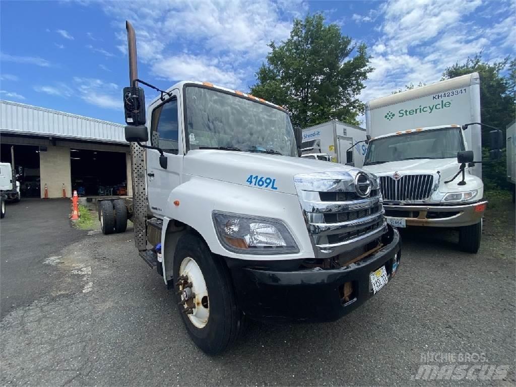 Hino 338 Pojazdy pod zabudowę