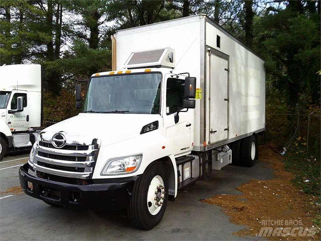Hino 338 Samochody ciężarowe ze skrzynią zamkniętą