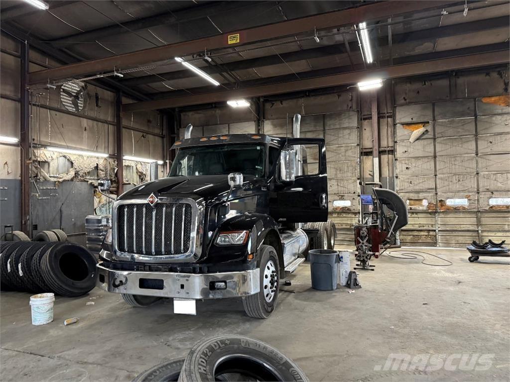 International HX620 Ciągniki siodłowe