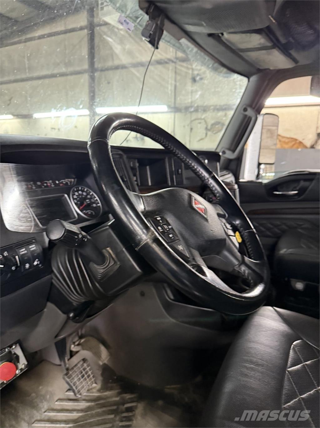 International HX620 Ciągniki siodłowe