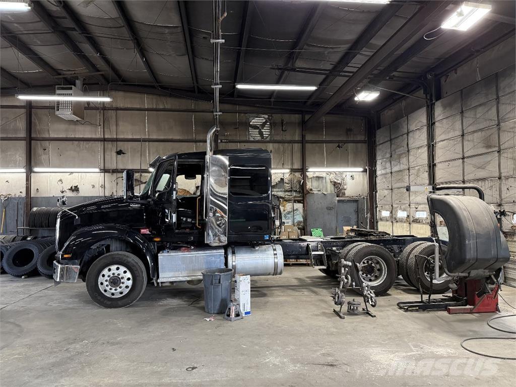 International HX620 Ciągniki siodłowe