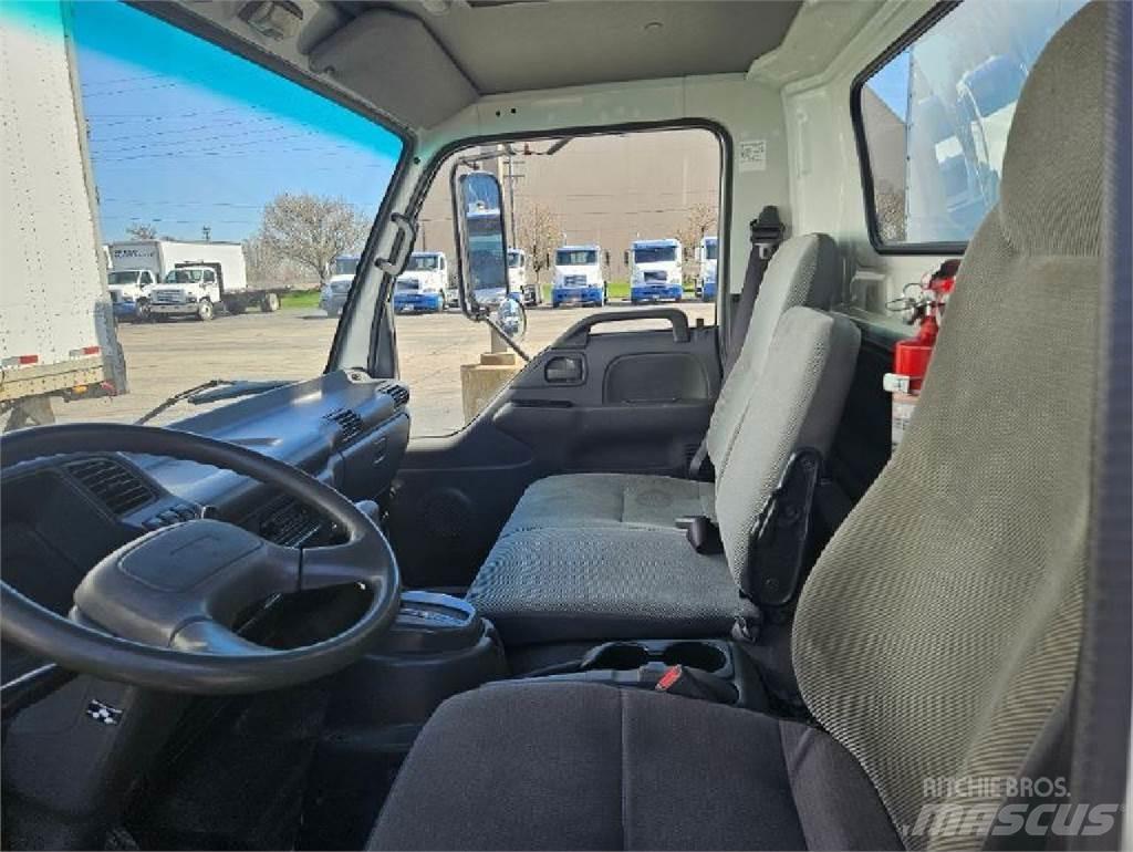 Isuzu NPR Samochody ciężarowe ze skrzynią zamkniętą