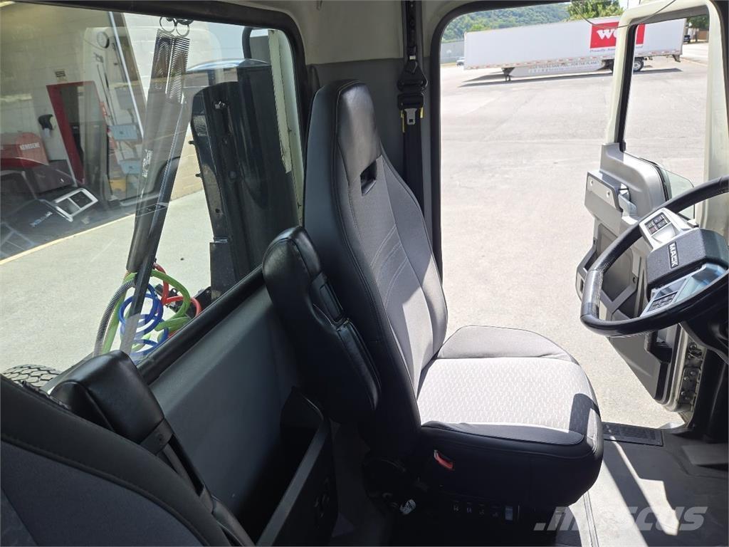 Mack AN64T Ciągniki siodłowe