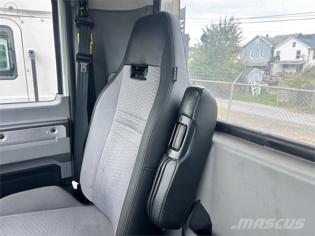 Mack AN64T Ciągniki siodłowe