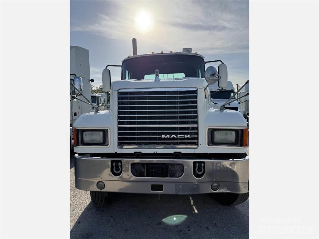 Mack CHU613 Ciągniki siodłowe
