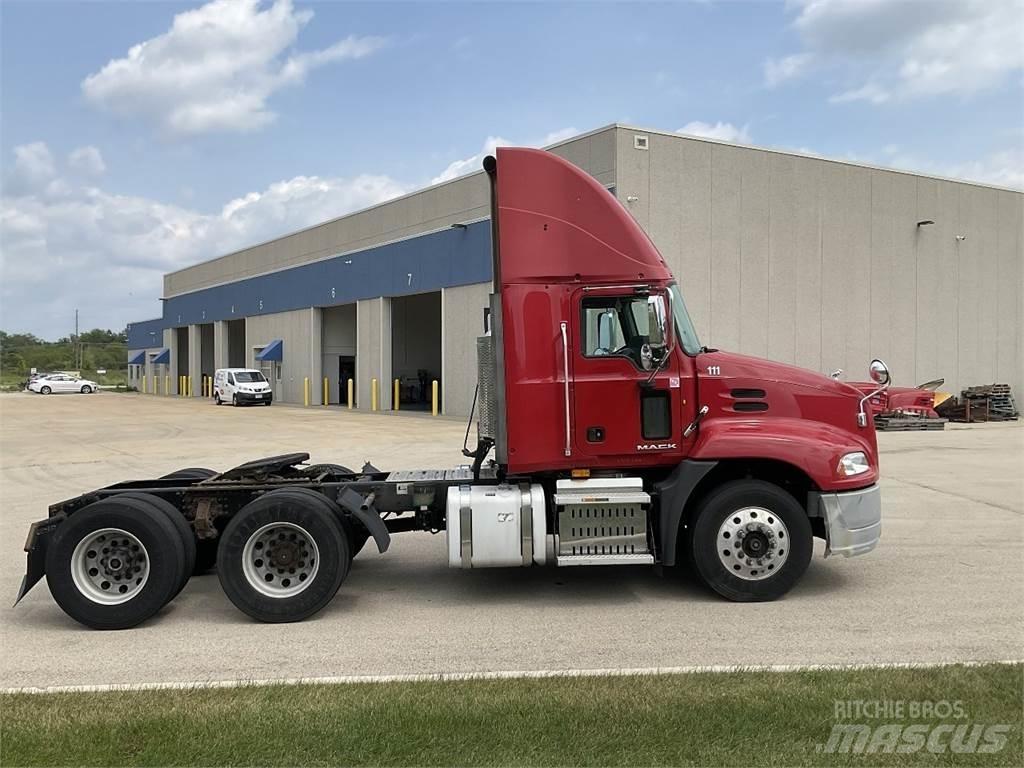 Mack CXU613 Inne
