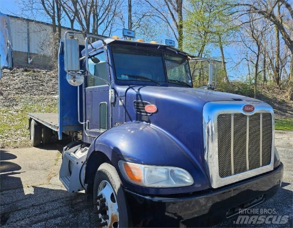 Peterbilt 337 Ciężarówki typu Platforma / Skrzynia