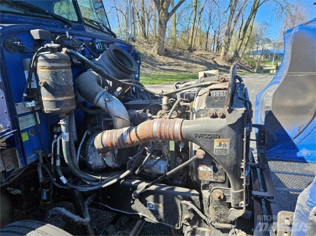 Peterbilt 337 Ciężarówki typu Platforma / Skrzynia