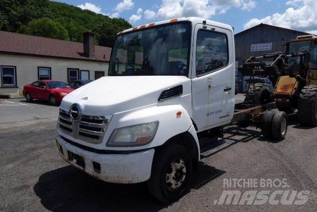 Hino 145 Pojazdy pod zabudowę