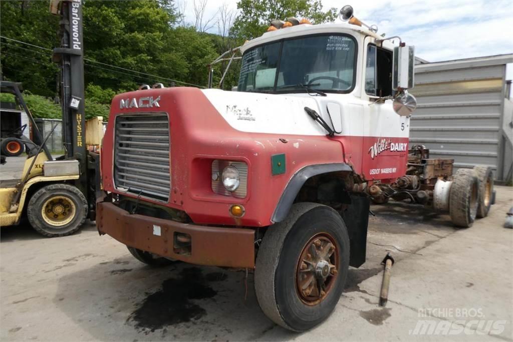 Mack DM688X Pojazdy pod zabudowę